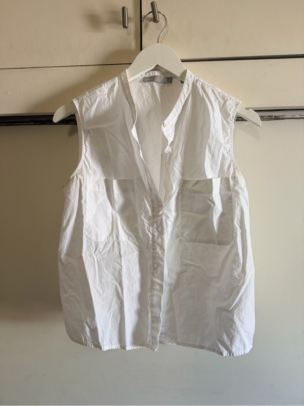 Vince Sleeveless White V-Neck Button Front Top Size S